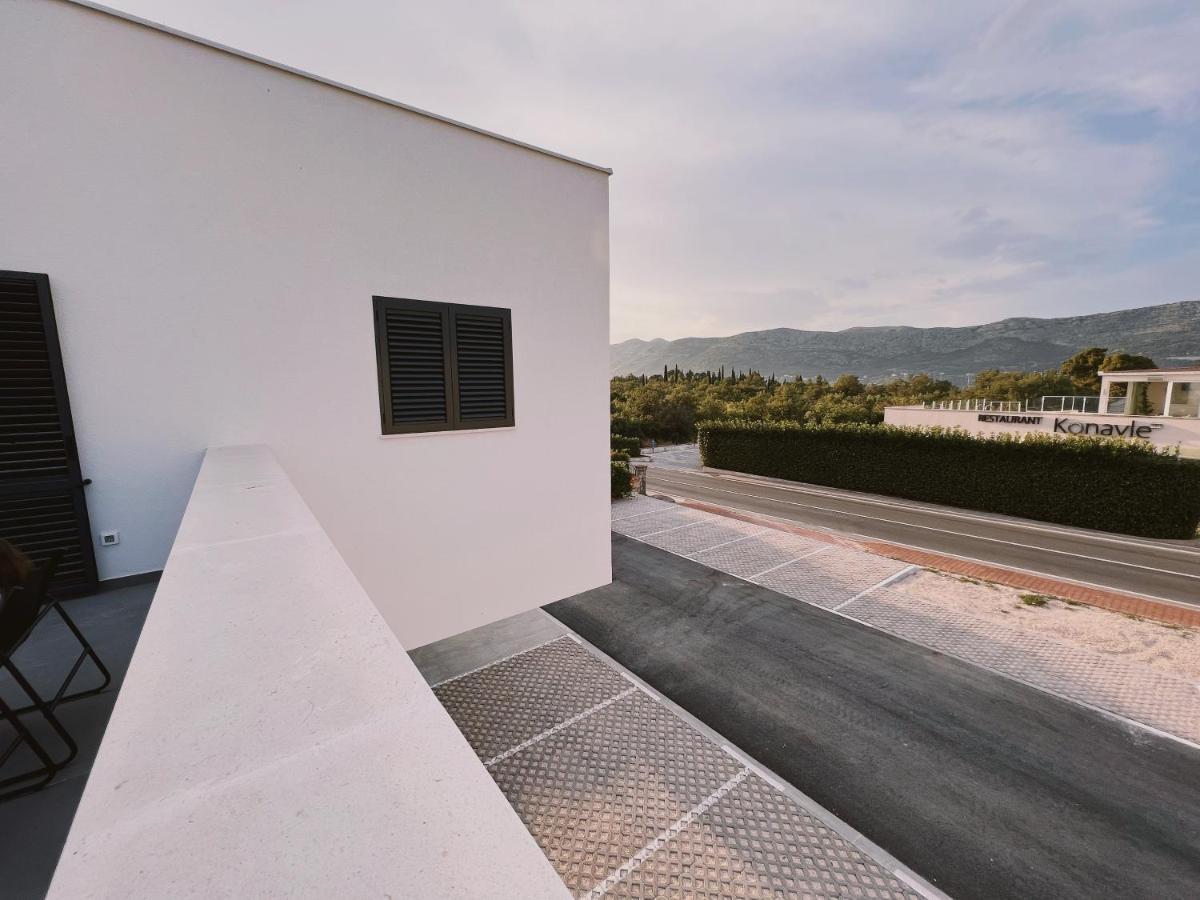 Dawn & Dusk - Modern Two Bedroom Apartment With Mountain Views Čilipi Eksteriør bilde