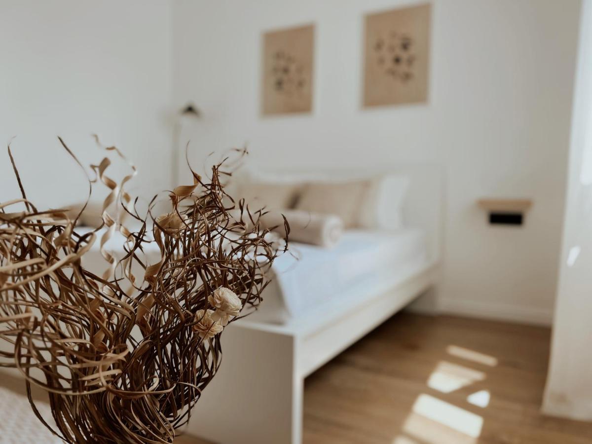 Dawn & Dusk - Modern Two Bedroom Apartment With Mountain Views Čilipi Eksteriør bilde