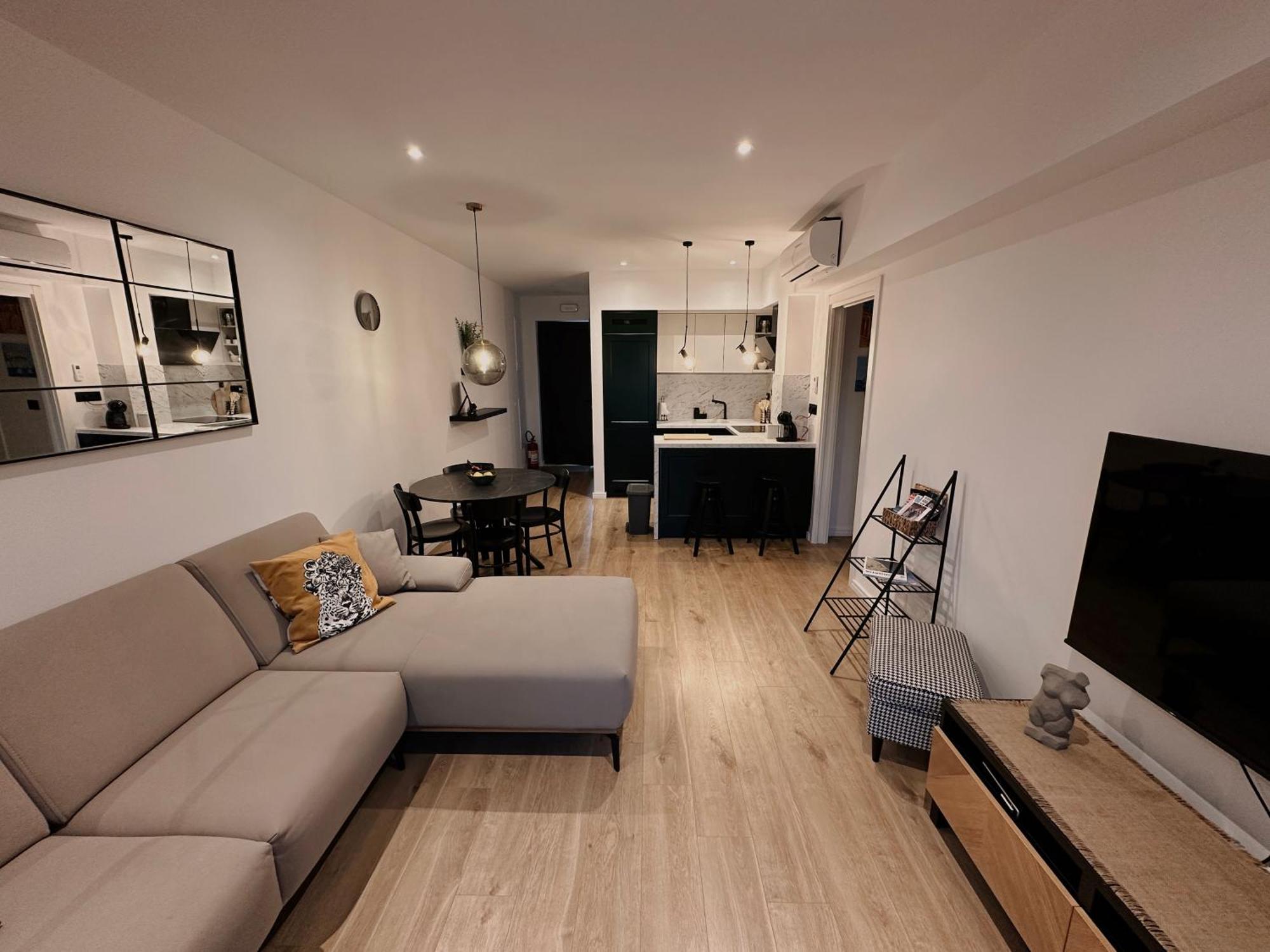 Dawn & Dusk - Modern Two Bedroom Apartment With Mountain Views Čilipi Eksteriør bilde
