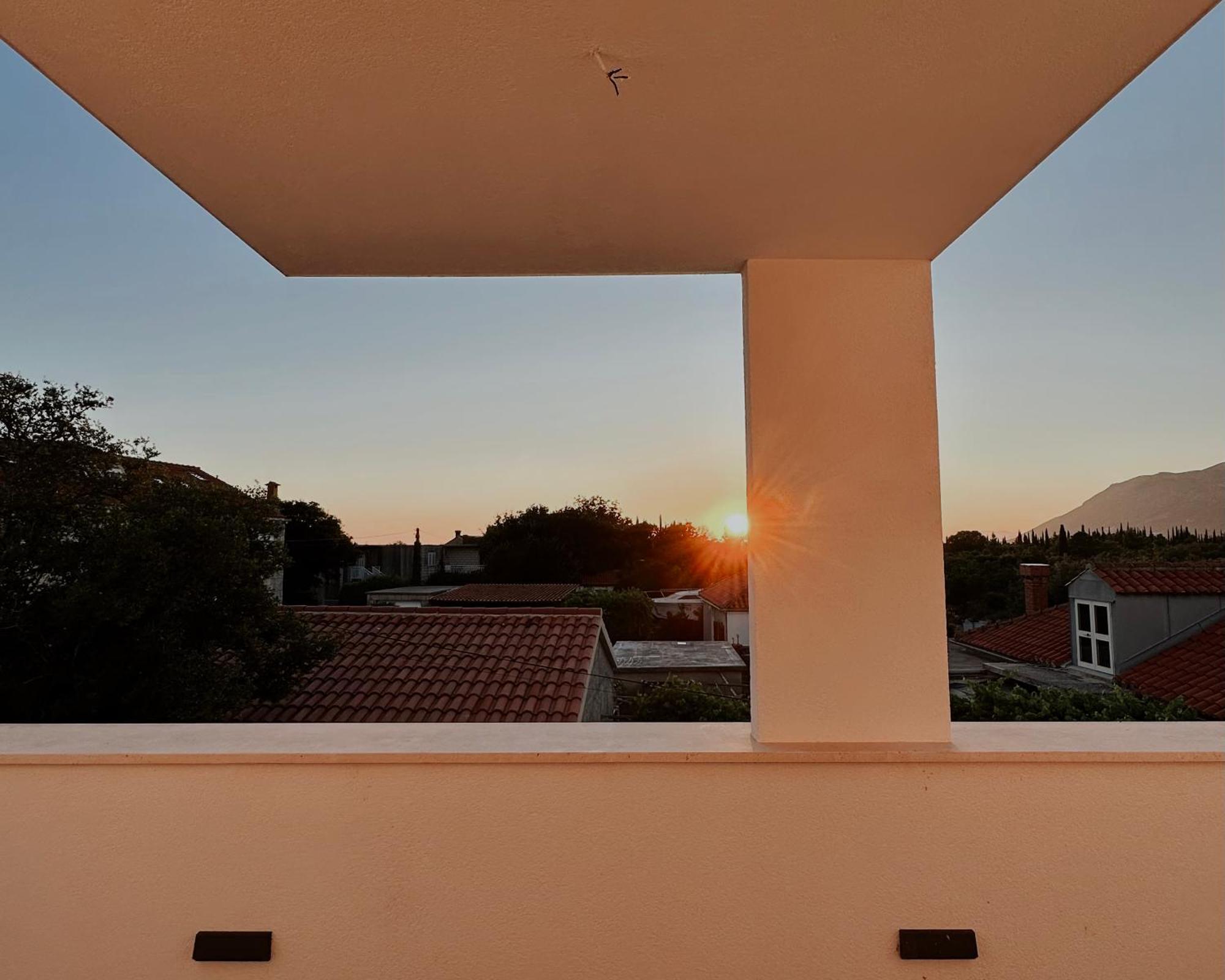 Dawn & Dusk - Modern Two Bedroom Apartment With Mountain Views Čilipi Eksteriør bilde